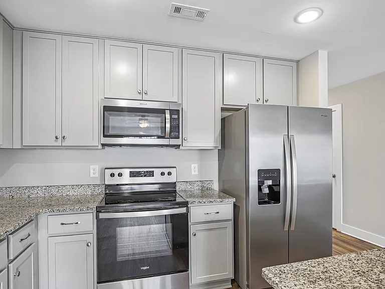 South Maple Townhomes — Photo 9