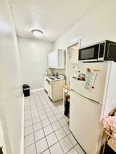 Building Photo - 40 Anderson St #10