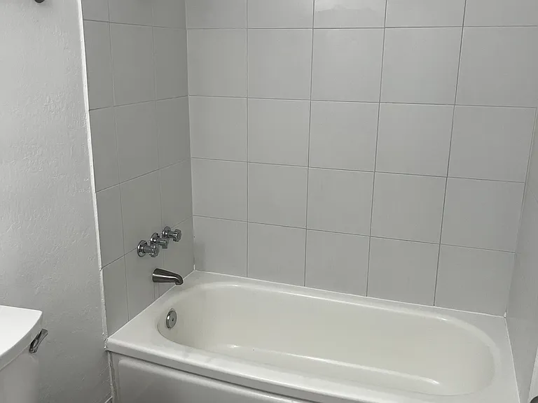 307 S E St #12 — Photo 13
