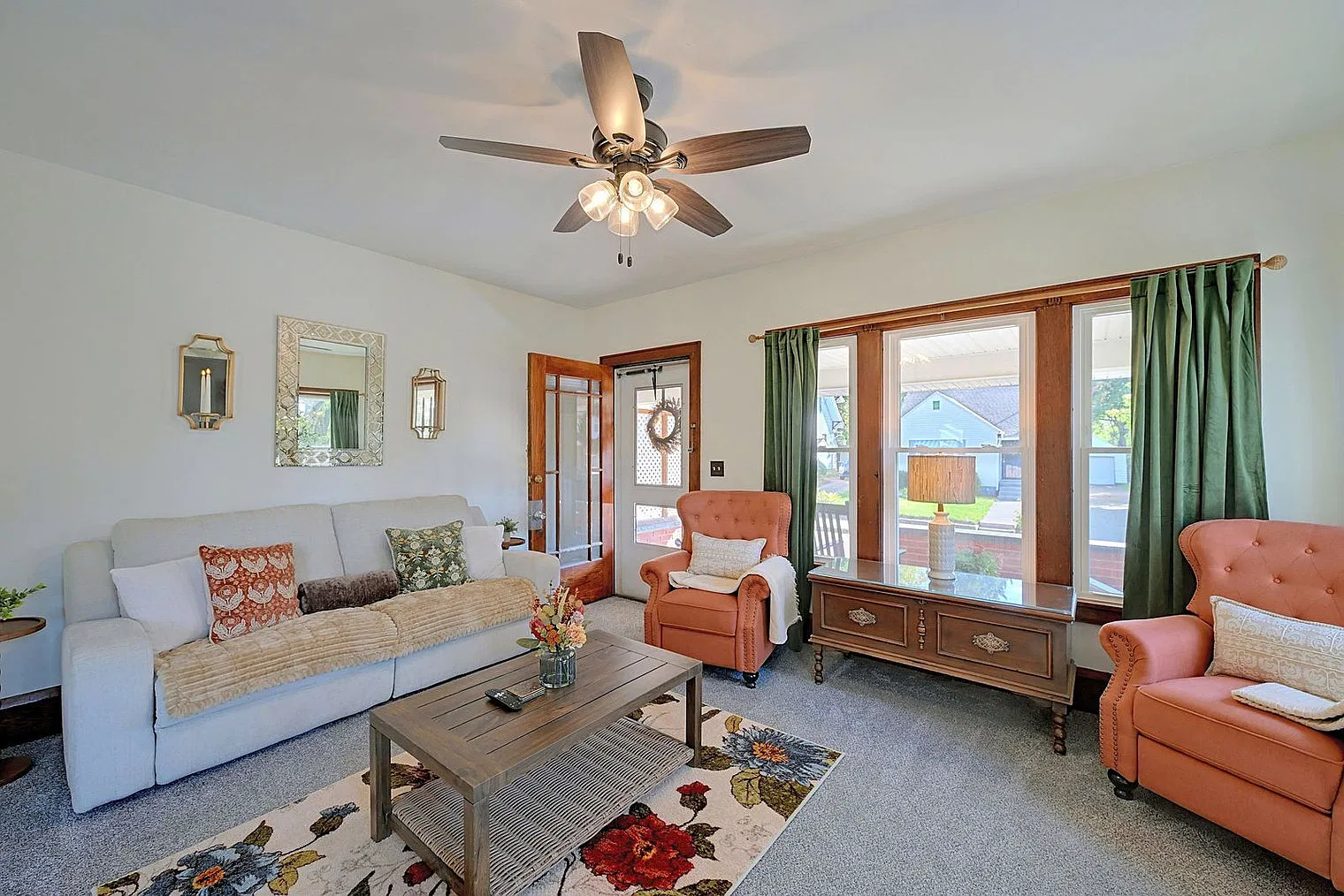 3 bed, 1.0 bath, 1291 sqft, $2,856 — Photo 3