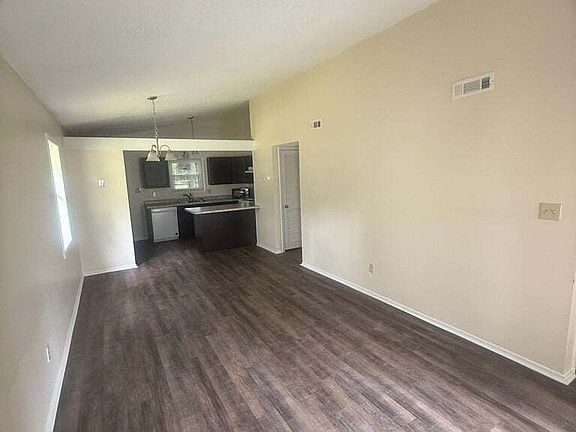 3rd image of 137 Twinwood Dr
