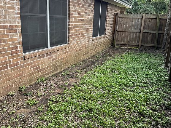 4th image of 1003 South Dr