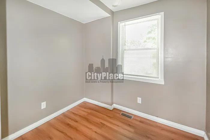 1458 W Congress Ave — Photo 13