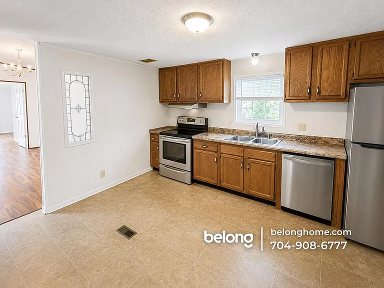 857 Stony Point Rd — Photo 5