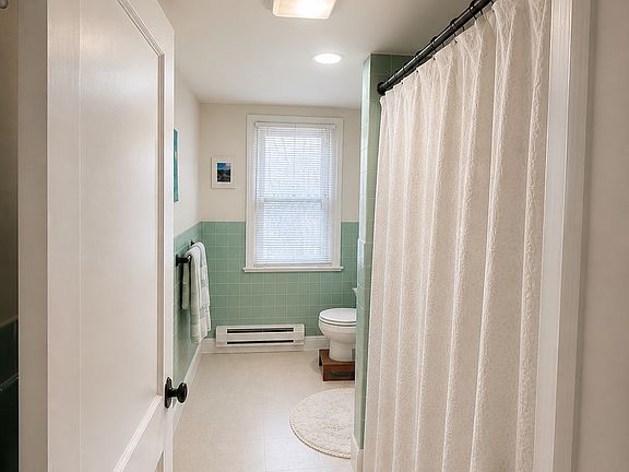 5th image of 119 W Maple Ave #4