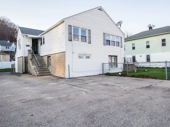 69 Chilmark St, Worcester, MA 01604