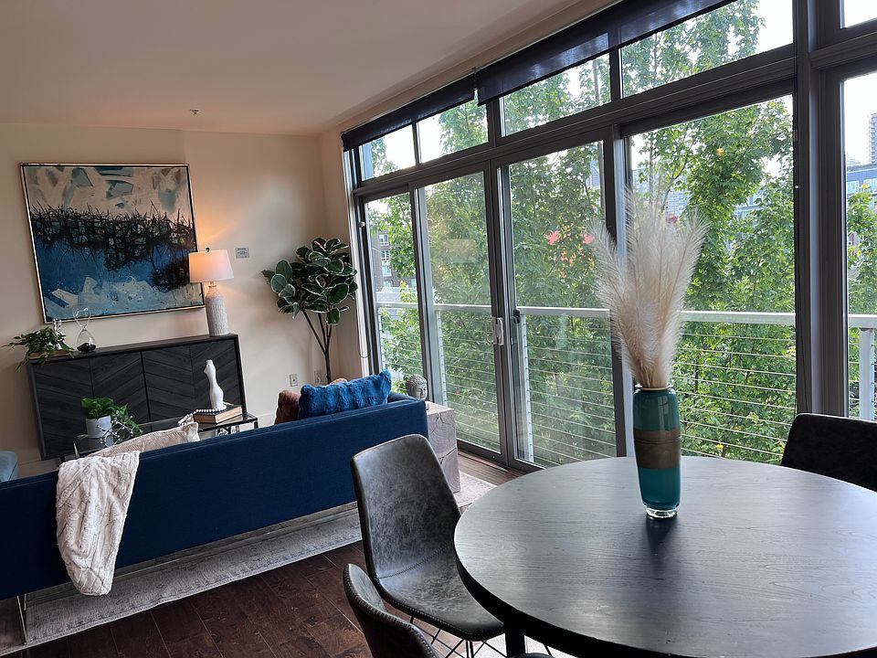 Living/dining/kitchen