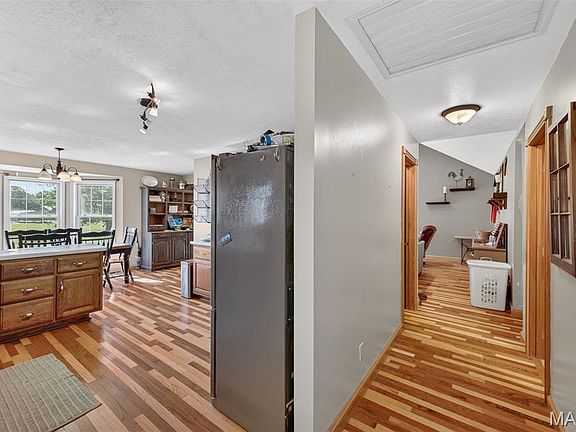 5th image of 15161 Edison Rd