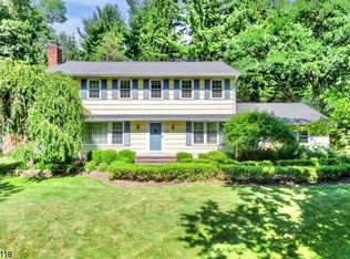 42 Kahdena Rd, Morristown, NJ 07960