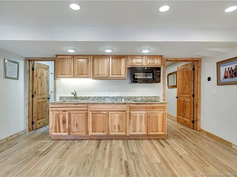 430 Parkview Dr — Photo 19