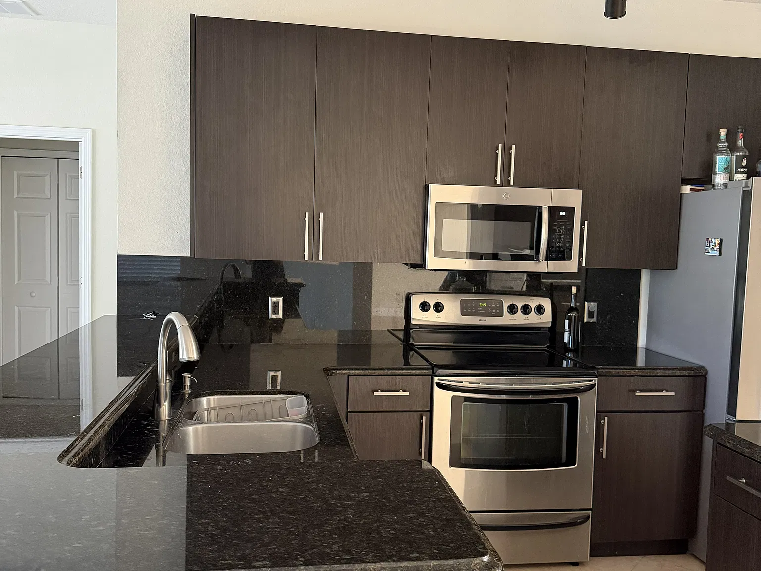 4 bed, 2948 sqft, $3,500 — Photo 3