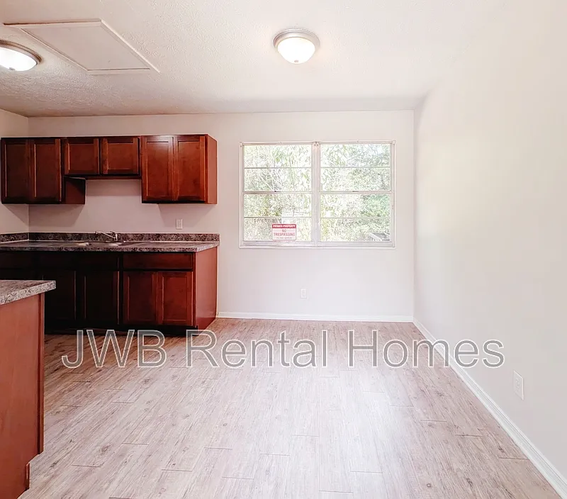 Cedar Hills — Photo 3