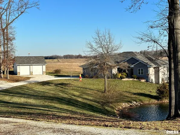 18 Lindell Dr, Jacksonville, IL 62650