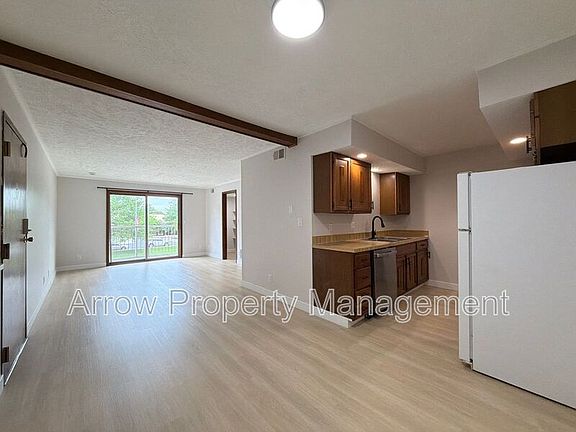 2nd image of 3341 Holdrege St Unit 10