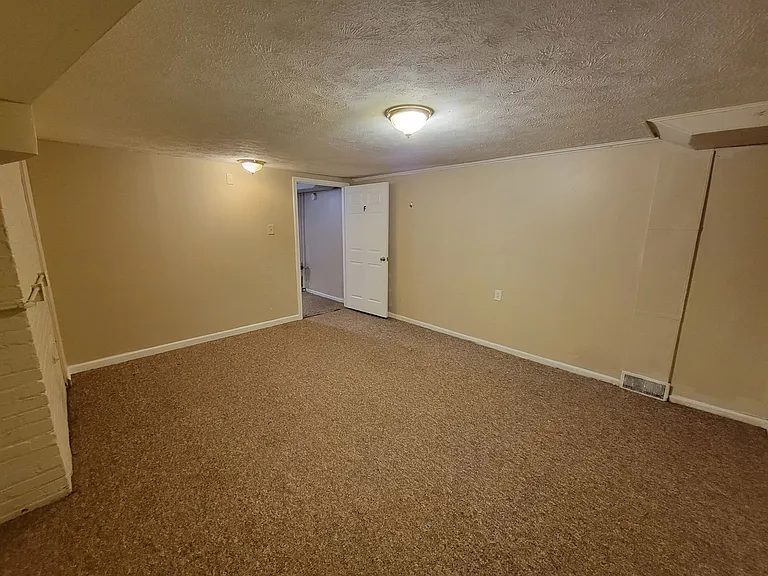 1444 S Bend Ave — Photo 14