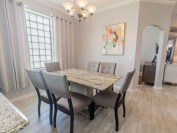 5th image of 880 NW Sarria Court