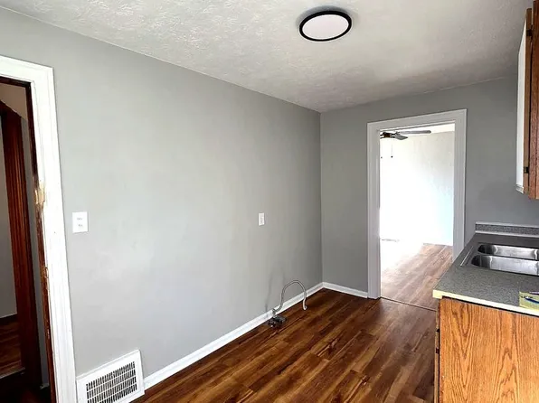 525 East 222nd Street, 525 E 222nd St Unit 2, Euclid, OH 44123