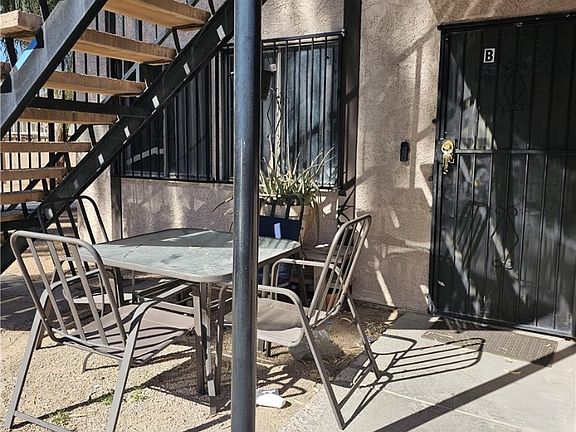 2nd image of 532 Wardelle St Unit B