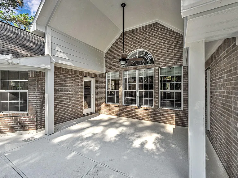 6 Old River Pl — Photo 35