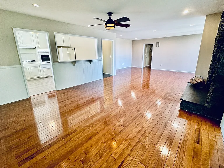 2714 W Clark Ave #F3 — Photo 6
