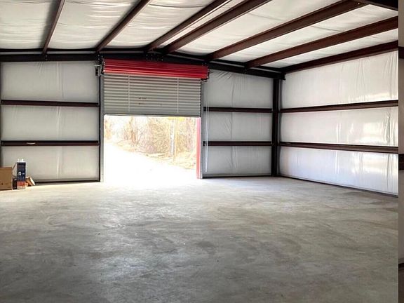 4th image of 4015 Emory Rd