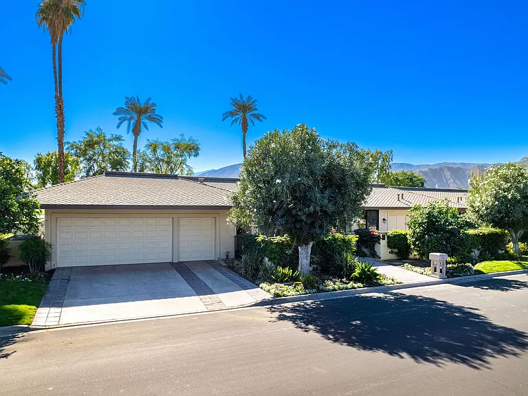 49 Columbia Dr — Photo 43