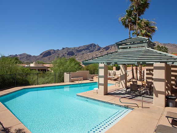 Community Pool w/ Views