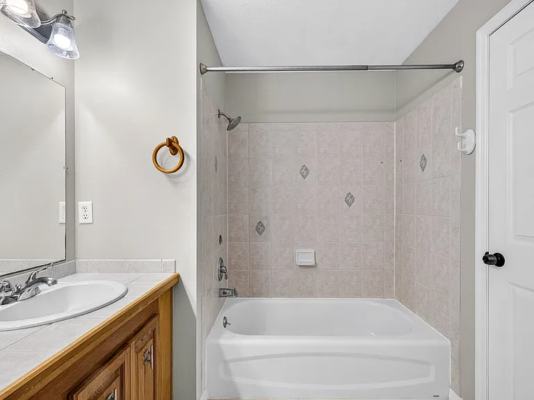 3105 Saint Clair Ave — Photo 35