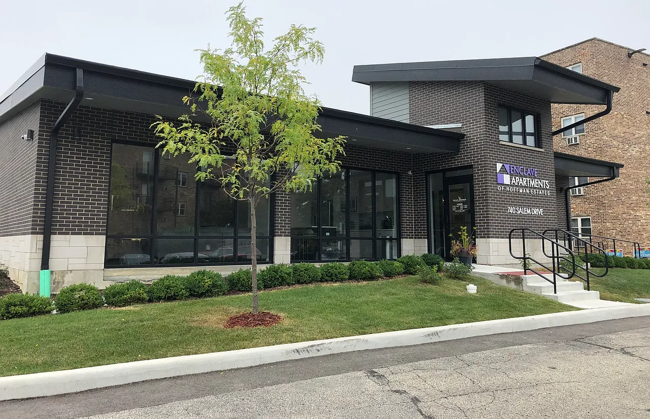 Enclave at Hoffman Estates — Photo 2