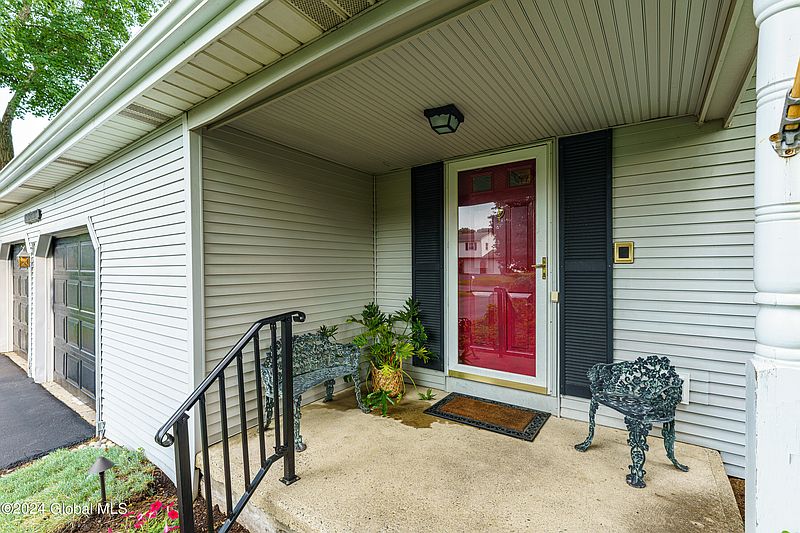 5th image of 7 Bethwood Drive