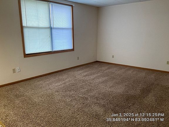 3rd image of 1913 Rosemont Cir #1913-F