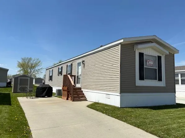 38017 Le Chateau Blvd, Clinton Township, MI 48038