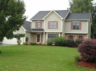 1462 Chigwell Ln N, Webster, NY 14580