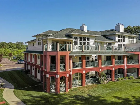 1605 Chalstroms Beach Rd Unit 204, Okoboji, IA 51355