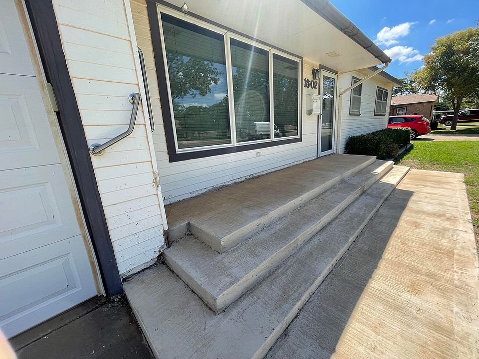 1502 Floydada St, Plainview, TX 79072 Zillow