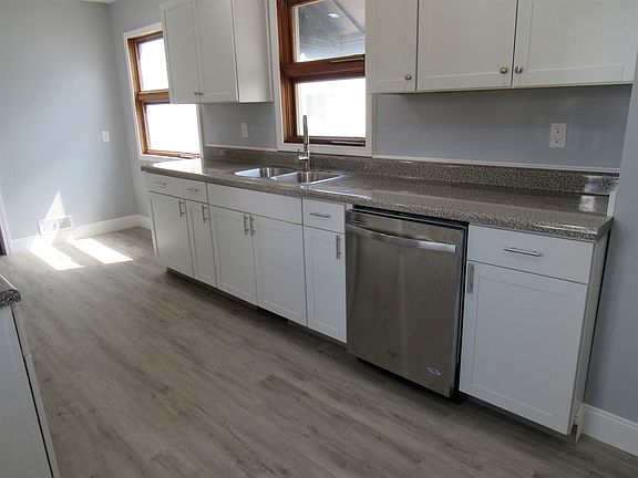 3rd image of 52574 Myrtle Ave