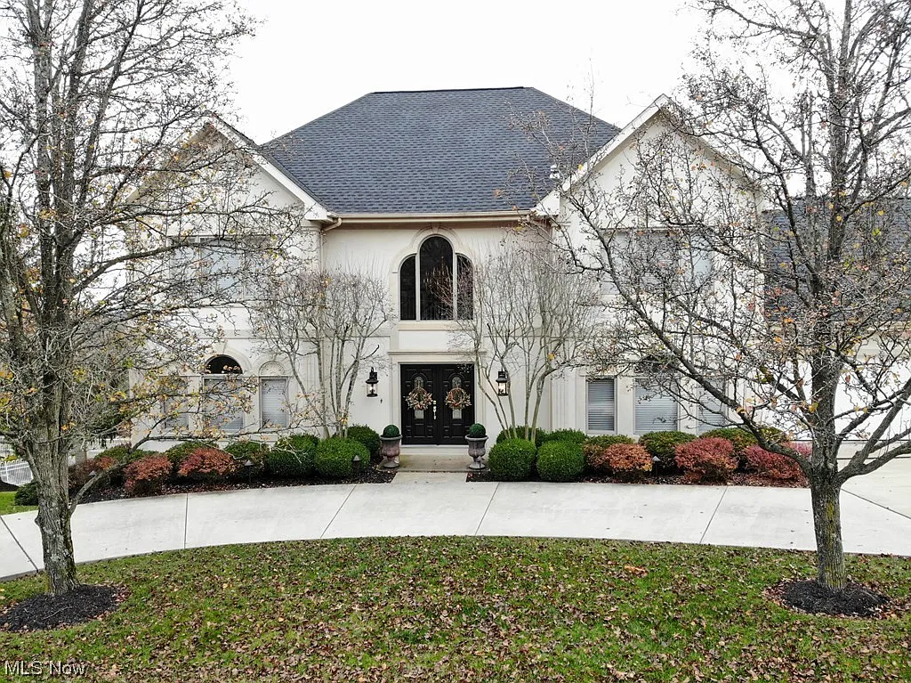 105 Aaron Way photo 1