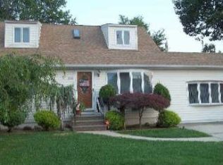 234 N Pine St, Massapequa, NY