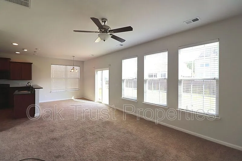 3 bed, 2.5 bath, 1625 sqft, $2,250 — Photo 3
