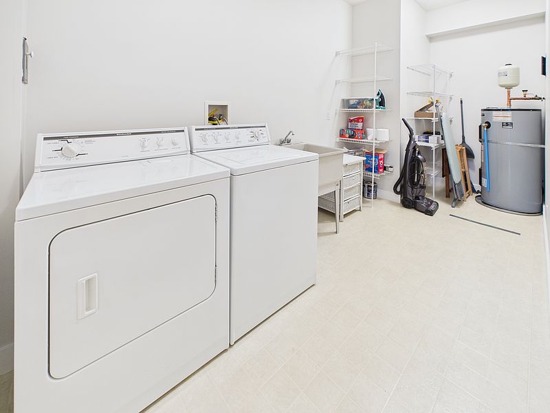 Saanich Apartment for rent - 2 Bedrooms — photo 52