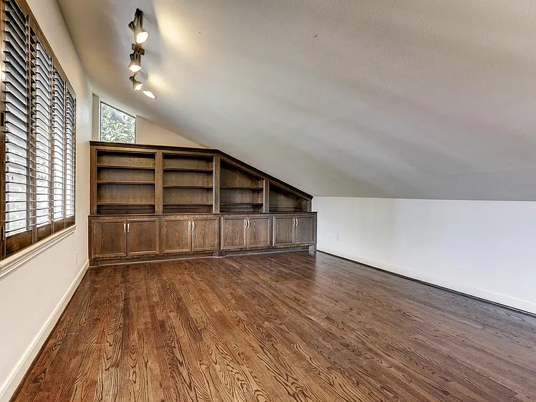 2911 University Blvd — Photo 19