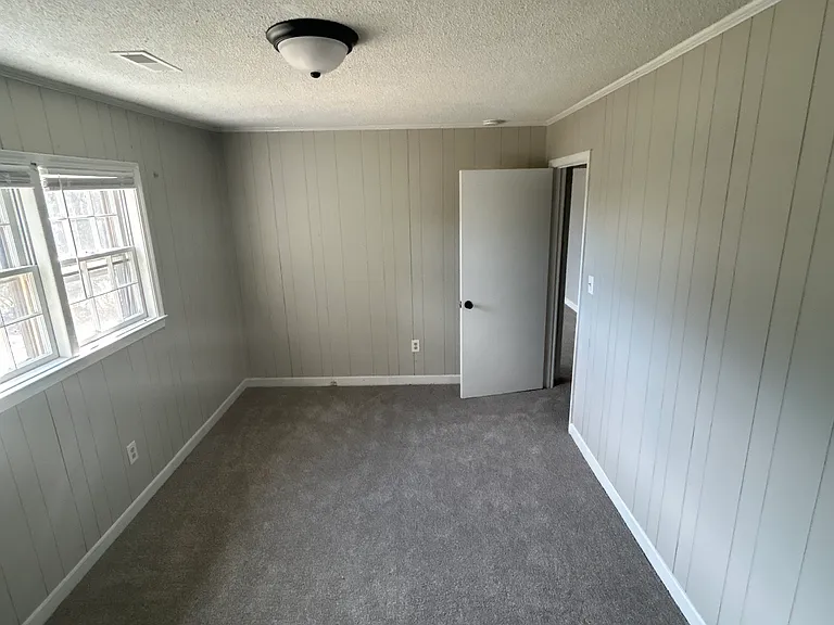 998 S Main St — Photo 19