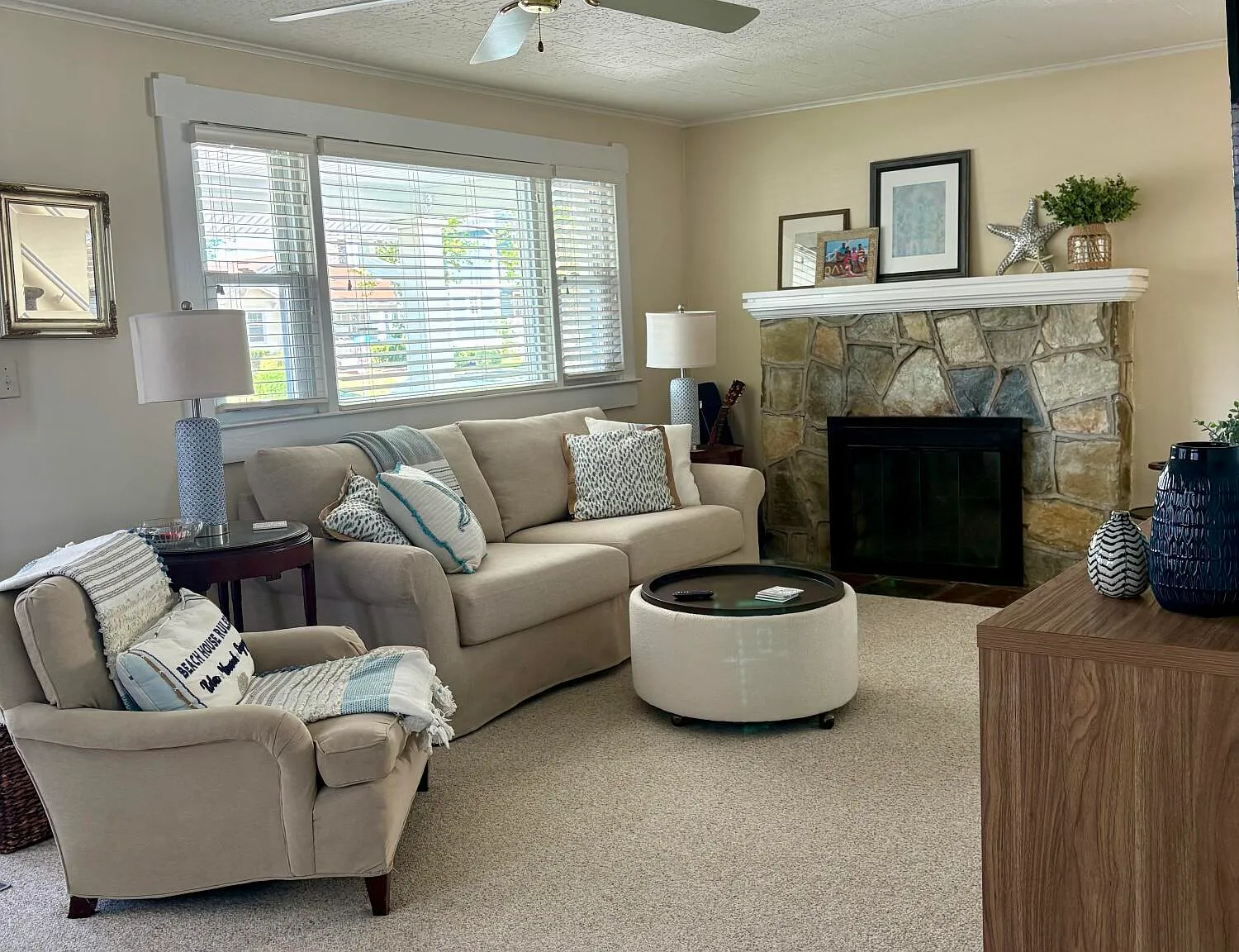 3 bed, 877 sqft, $2,600 — Photo 4
