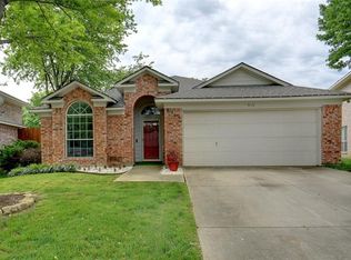976 Union Dr, Saginaw, TX 76131