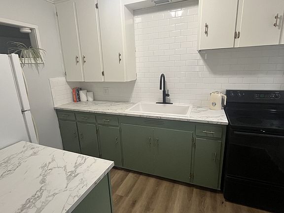 3rd image of 147 Gibson St #147