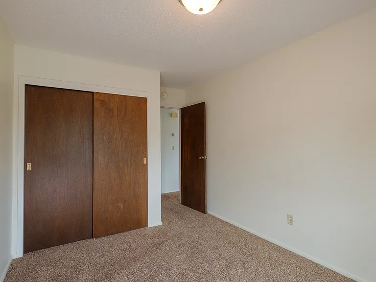 Fargo, ND Country Club Apartments | Bedroom