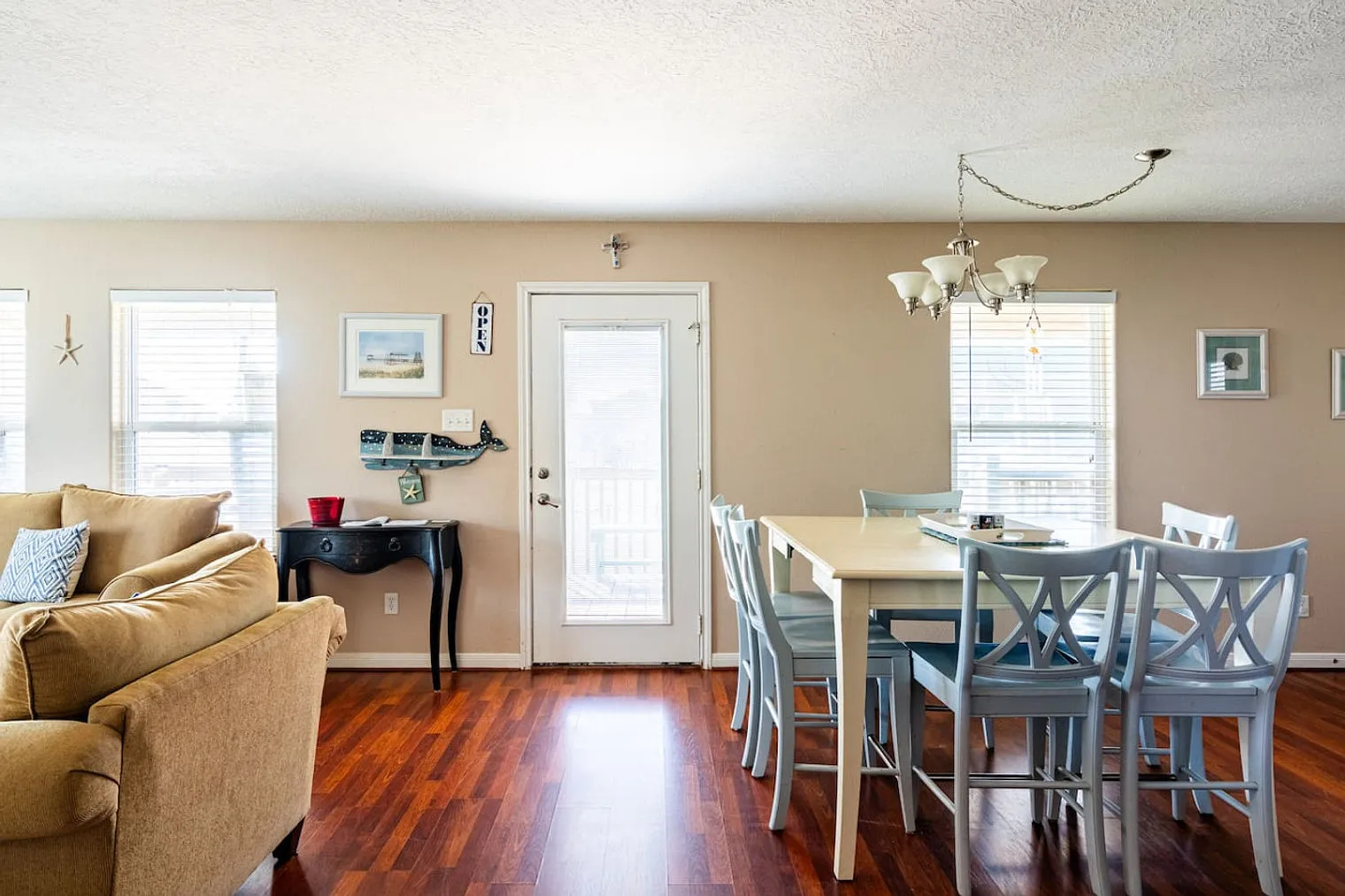 3 bed, 2.0 bath, 1539 sqft, $3,441 — Photo 2