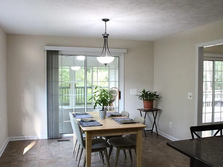722 Chelsea Dr — Photo 4