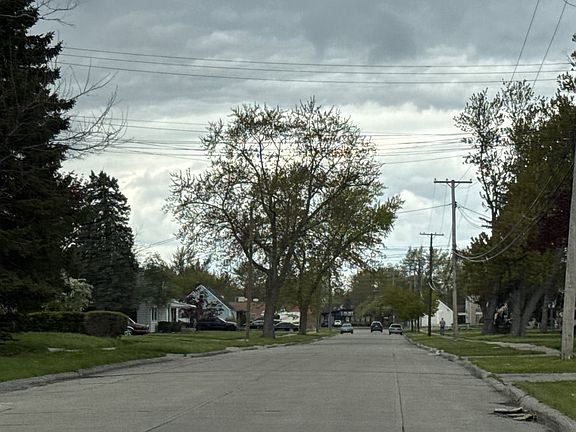 4th image of 18070 Veronica Ave