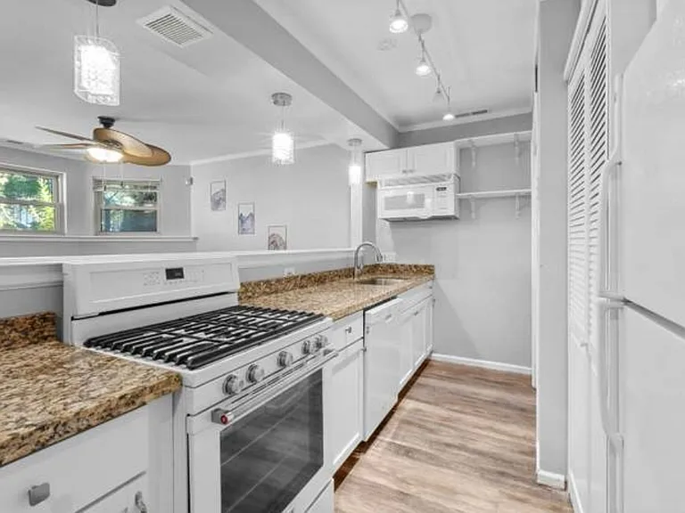 4520 S Saint Lawrence Ave — Photo 2